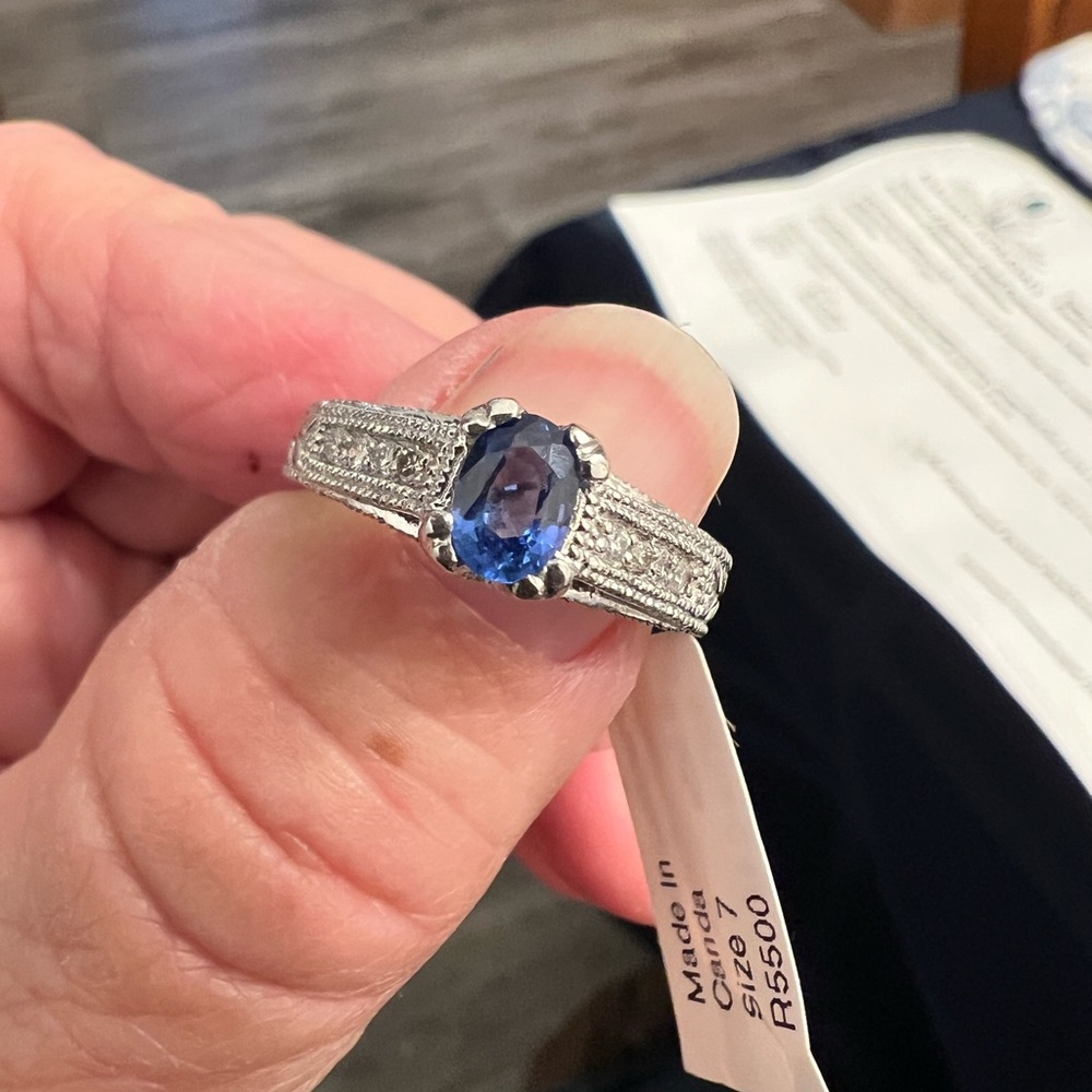 Elegant Platinum and Blue Sapphire Gemstone Ring - Picture 5 of 7